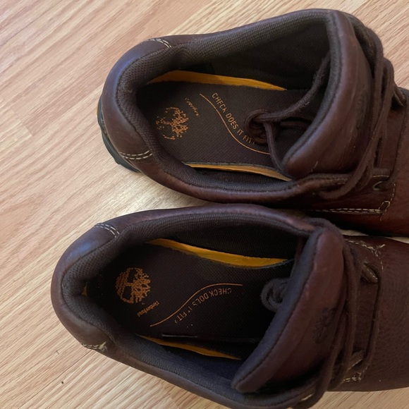 Boys Timberland shoes size 2 - Picture 3 of 9